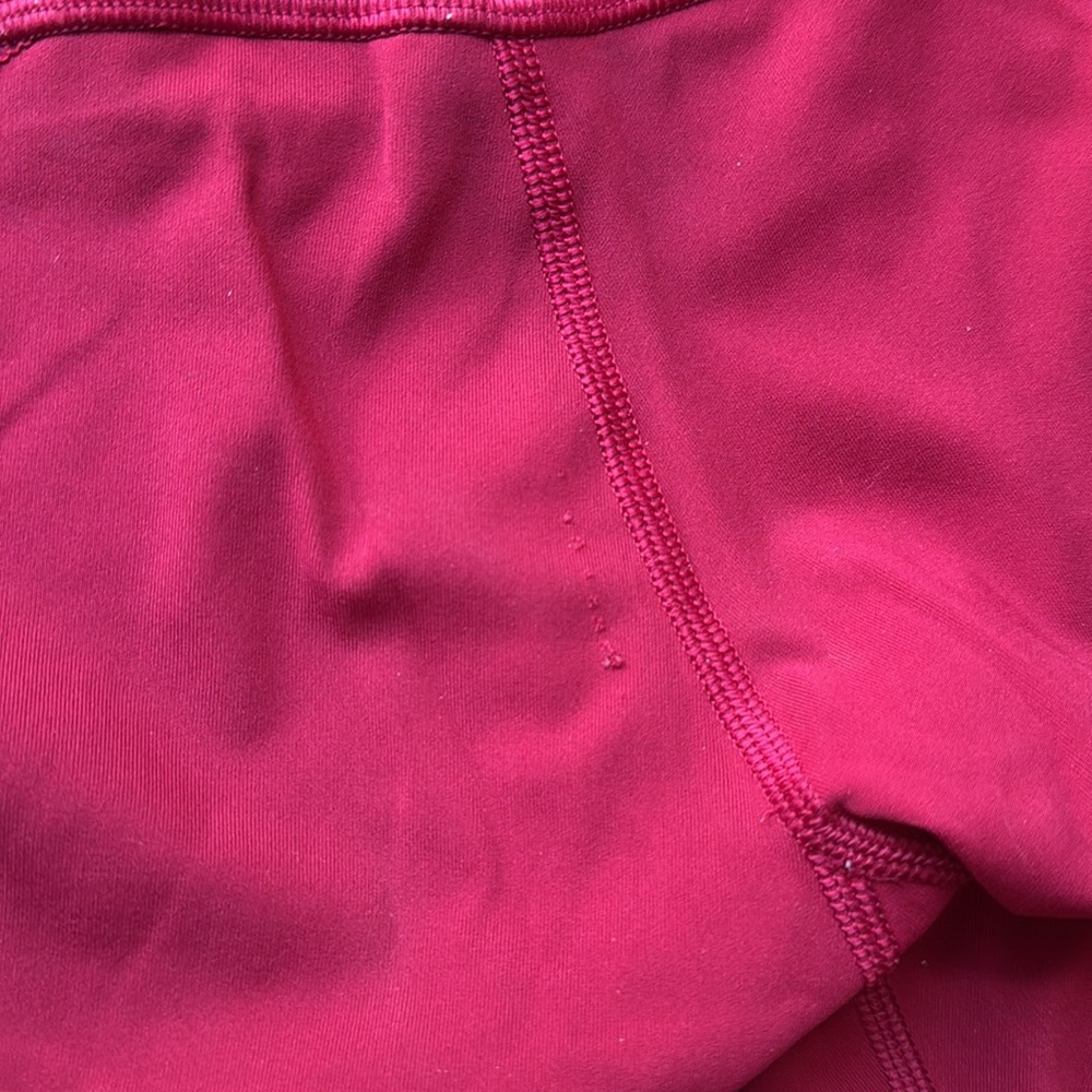 Lululemon Red cropped Leggings – Size 6, Zipper Pockets - Picture 7 of 7
